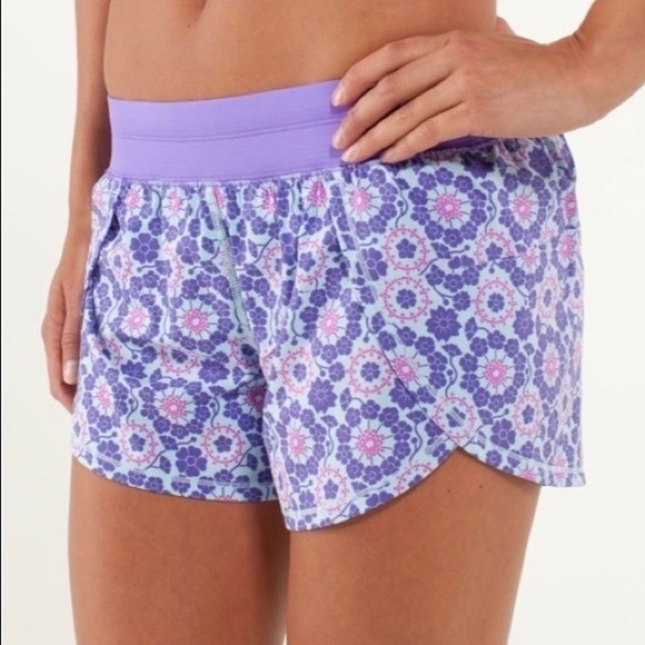 Lululemon Twiggy Printed Power Purple Shorts Size 6 - Picture 1 of 12